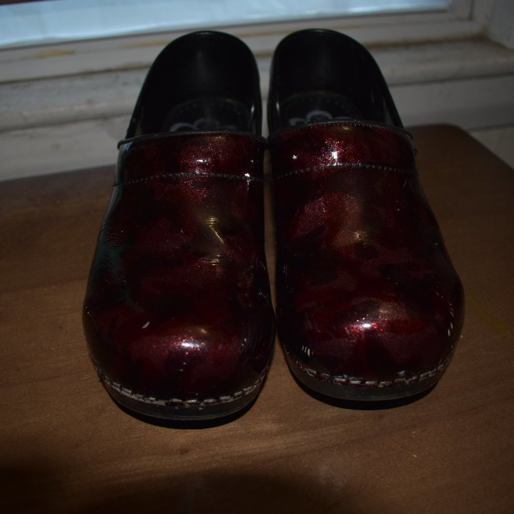 Sanita Glossy Clogs size 40